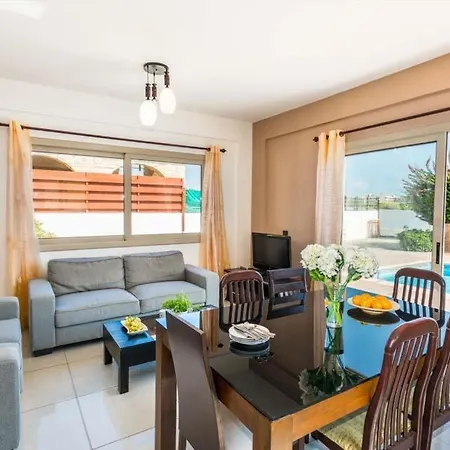In Sleeps 6 Includes Swimming Pool Air Con And Wifi Villa *