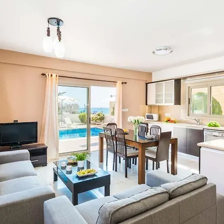 In Sleeps 6 Includes Swimming Pool Air Con And Wifi *