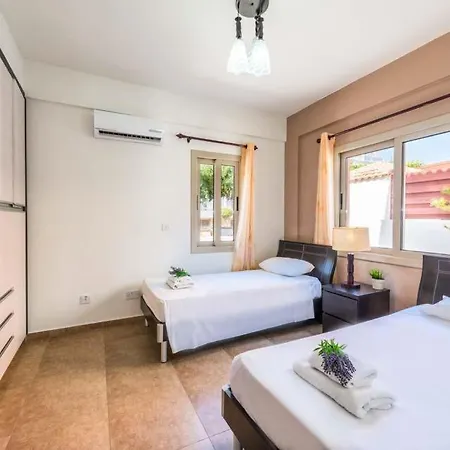 In Sleeps 6 Includes Swimming Pool Air Con And Wifi * Kiszónerga