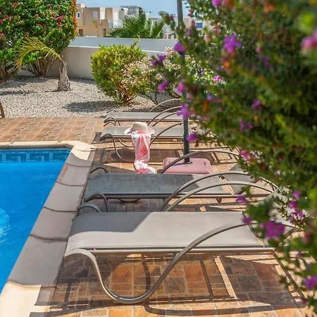 In Sleeps 6 Includes Swimming Pool Air Con And Wifi Villa *