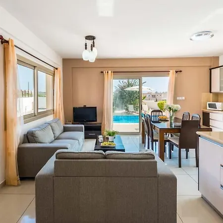 In Sleeps 6 Includes Swimming Pool Air Con And Wifi *