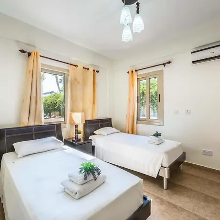 In Sleeps 6 Includes Swimming Pool Air Con And Wifi Villa *