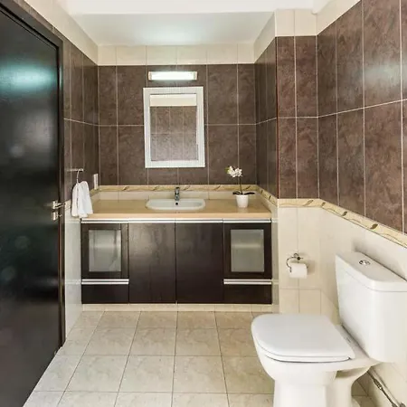 וילה In Sleeps 6 Includes Swimming Pool Air Con And Wifi קיסונרגה