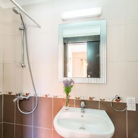וילה In Sleeps 6 Includes Swimming Pool Air Con And Wifi קיסונרגה